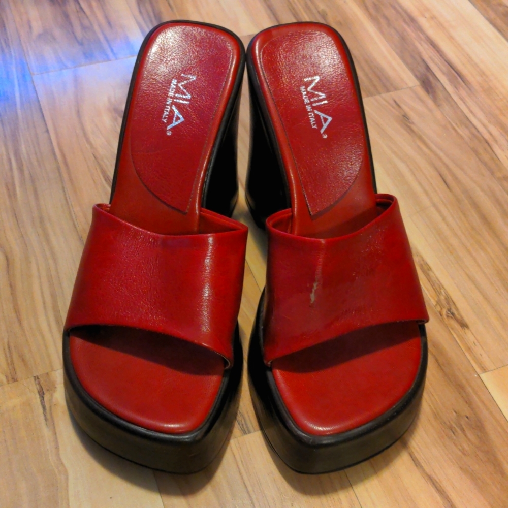 Mia (Made in Italy) Wedge Heels